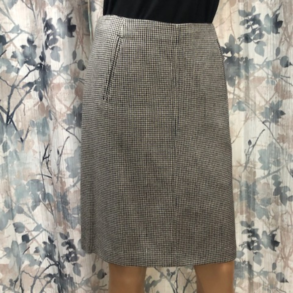 DNKY black and white hounds tooth skirt.